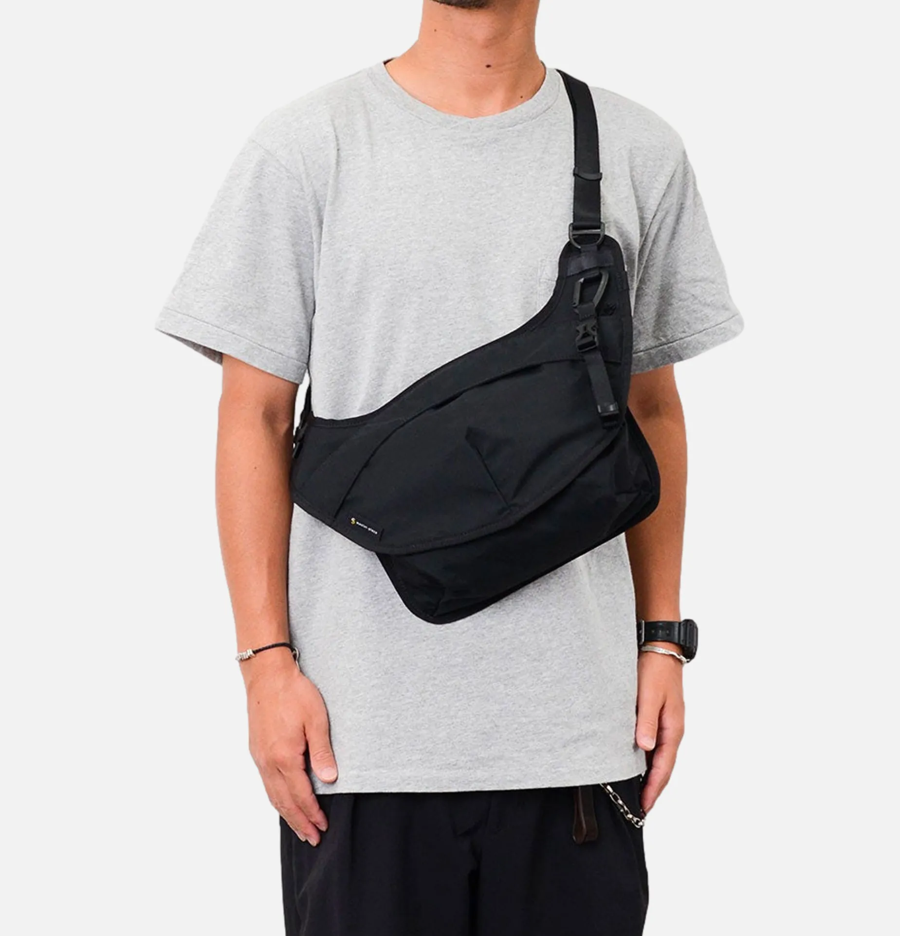 Face Front Bag Black
